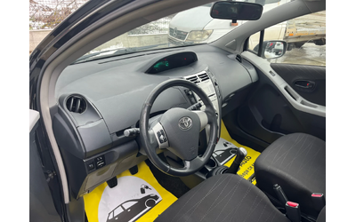 Toyota Yaris 1.0 - автомобили, коли, обяви за нови и употребявани 7