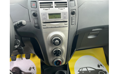 Toyota Yaris 1.0 - автомобили, коли, обяви за нови и употребявани 8