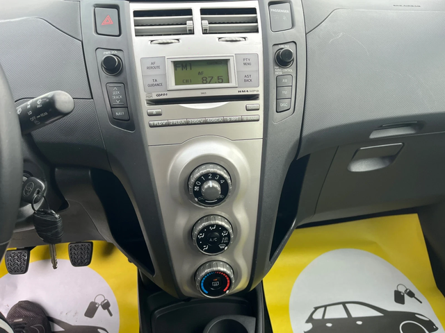 Toyota Yaris 1.0 - автомобили, коли, обяви за нови и употребявани 8