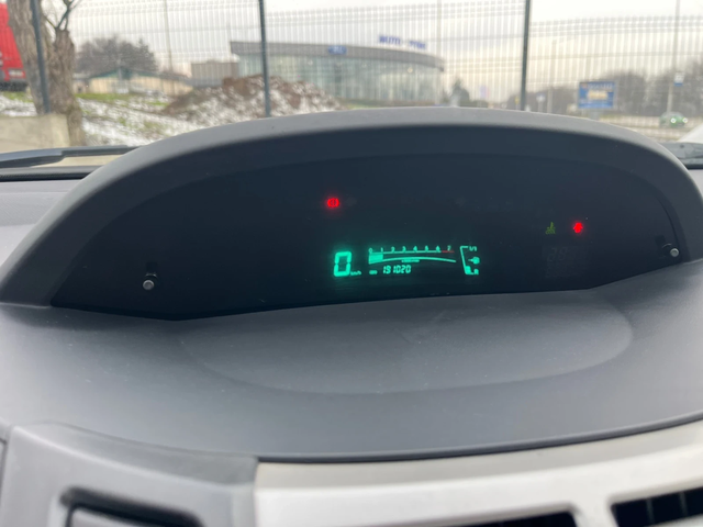 Toyota Yaris 1.0 - автомобили, коли, обяви за нови и употребявани 9