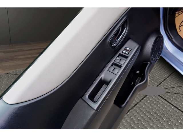 Toyota Yaris 1.0i LOUNGE - автомобили, коли, обяви за нови и употребявани 5