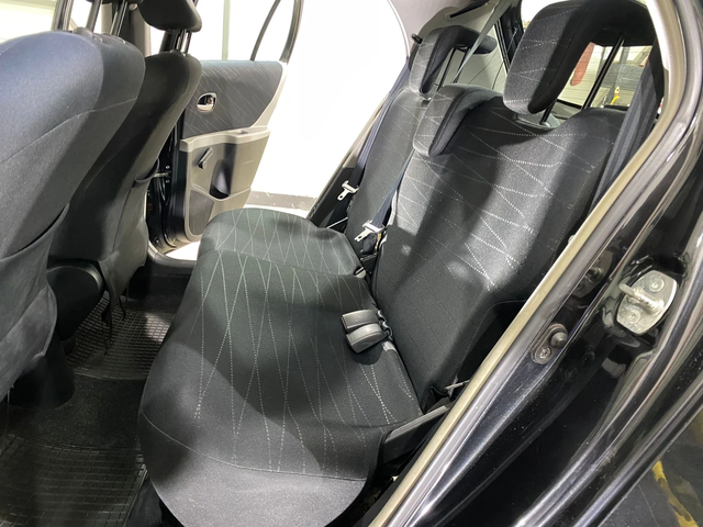 Toyota Yaris 1.3i - автомобили, коли, обяви за нови и употребявани 9