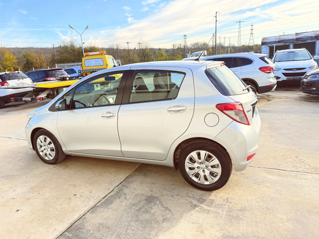 Toyota Yaris 1.4d4d * 150 000km* NAVI* UNIKAT* - автомобили, коли, обяви за нови и употребявани 3