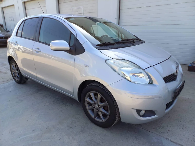 Toyota Yaris 1.3vvt-i 101k* FACE* UNIKAT* - автомобили, коли, обяви за нови и употребявани 11