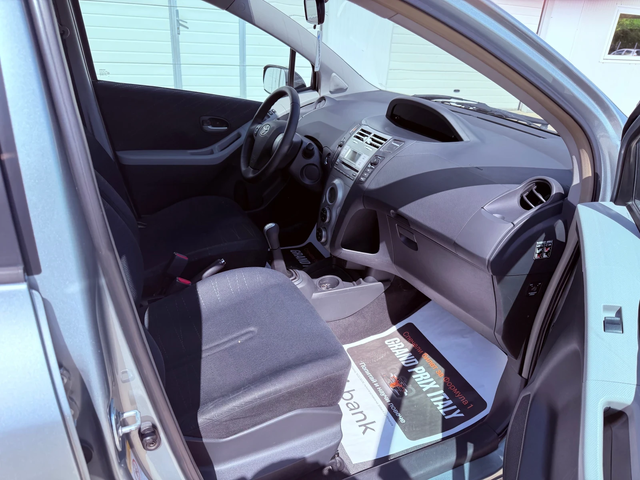 Toyota Yaris 1.3vvt-i 87k.c UNIKAT - автомобили, коли, обяви за нови и употребявани 15
