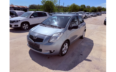 toyota-yaris - 1