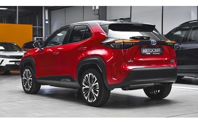 Toyota Yaris Cross 1.5 Hybrid Chic 4x4 Automatic - автомобили, коли, обяви за нови и употребявани 6