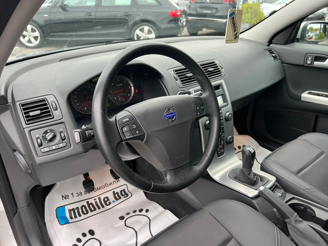 Volvo S40 - автомобили, коли, обяви за нови и употребявани 10