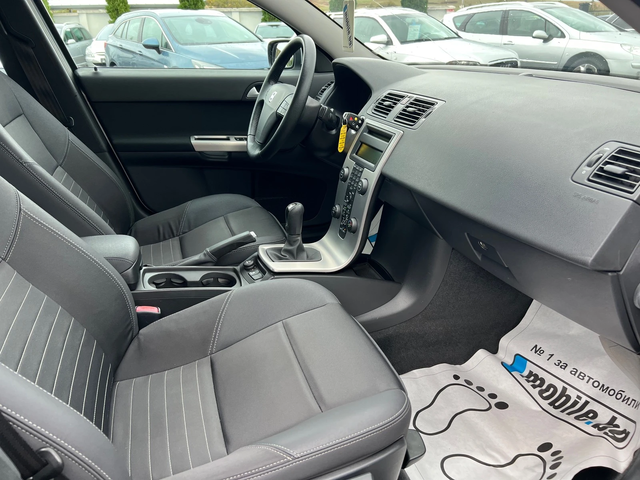Volvo S40 - автомобили, коли, обяви за нови и употребявани 8