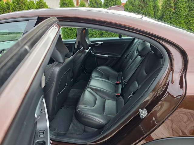 Volvo S60 2.4 D CROSS COUNTRY AWD KATO HOBA - автомобили, коли, обяви за нови и употребявани 8