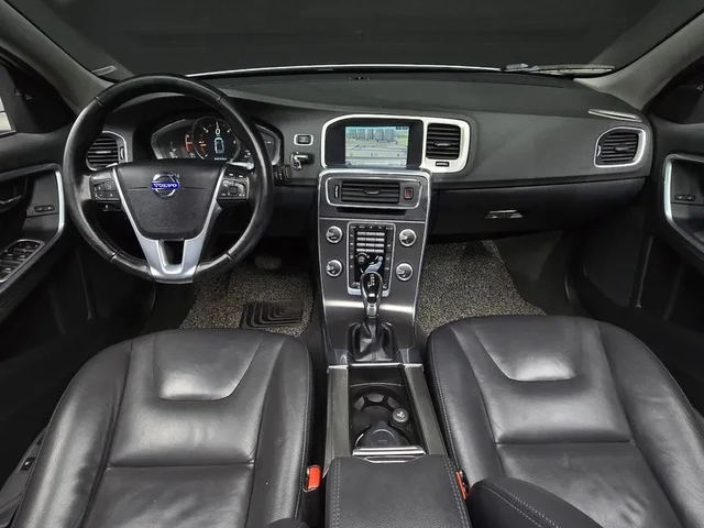 Volvo S60 1.6D - автомобили, коли, обяви за нови и употребявани 6
