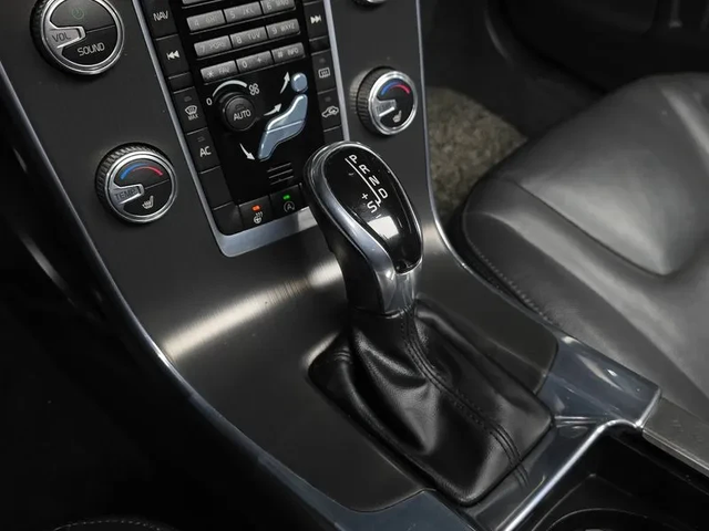 Volvo S60 1.6D - автомобили, коли, обяви за нови и употребявани 8