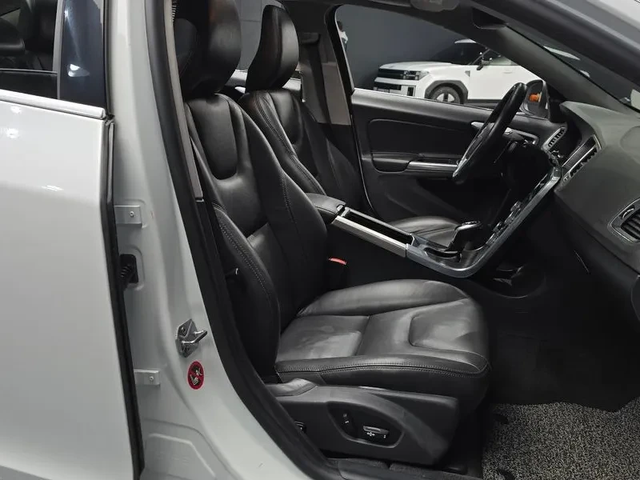 Volvo S60 1.6D - автомобили, коли, обяви за нови и употребявани 9