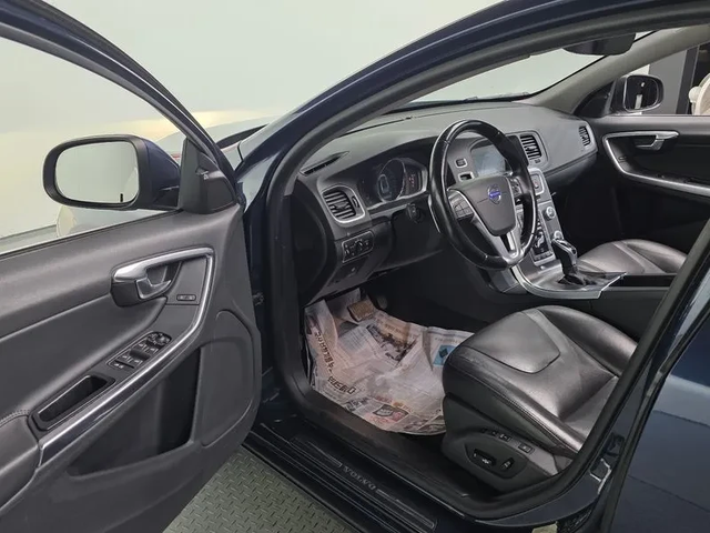 Volvo S60 1.6D - автомобили, коли, обяви за нови и употребявани 10