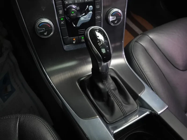 Volvo S60 1.6D - автомобили, коли, обяви за нови и употребявани 8