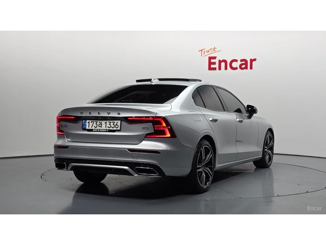 Volvo S60 R-Design* DISTRONIC* ПОДГРЕВ* ОБДУХВАНЕ* КАМЕРА* - автомобили, коли, обяви за нови и употребявани 2