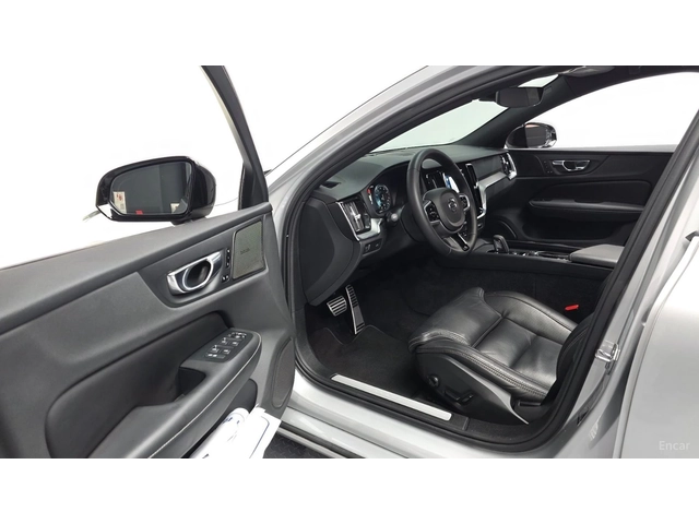 Volvo S60 R-Design* DISTRONIC* ПОДГРЕВ* ОБДУХВАНЕ* КАМЕРА* - автомобили, коли, обяви за нови и употребявани 7