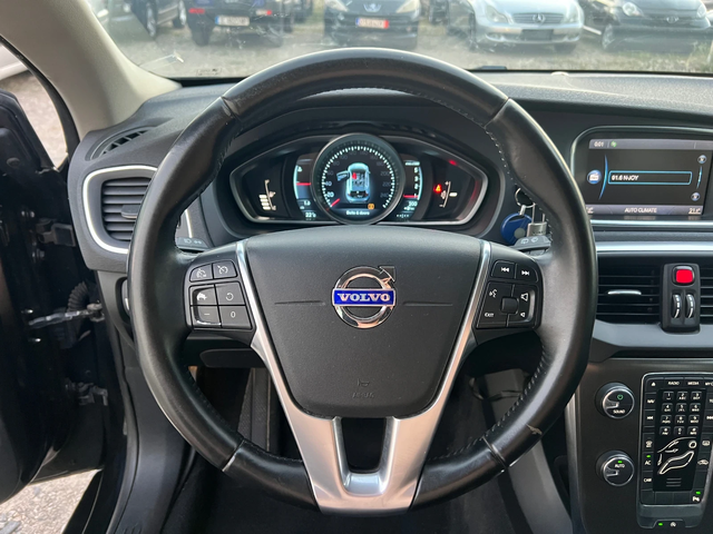 Volvo V40 D3-2.0d- 150к.с/ Старт-стоп/ Навигация/ Камера - автомобили, коли, обяви за нови и употребявани 13