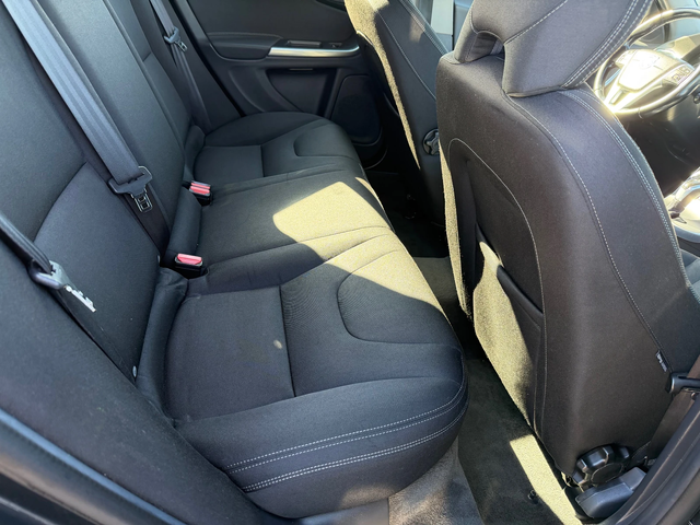 Volvo V40 2.0 D - автомобили, коли, обяви за нови и употребявани 12