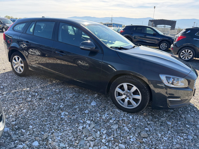 Volvo V40 2.0 D - автомобили, коли, обяви за нови и употребявани 3