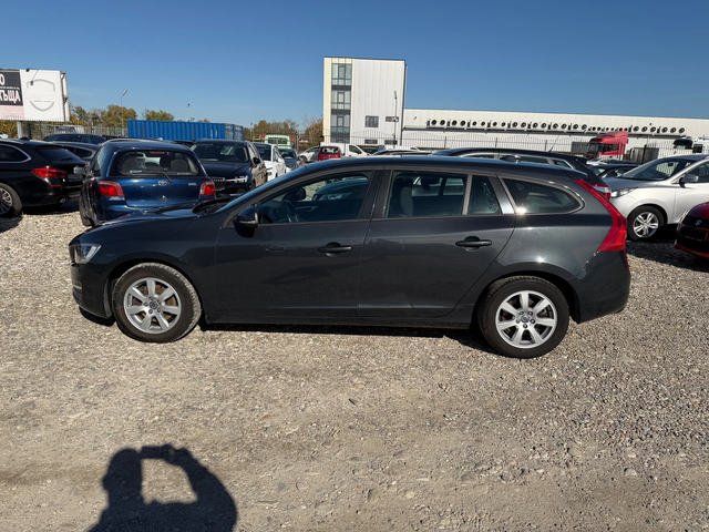 Volvo V40 2.0 D - автомобили, коли, обяви за нови и употребявани 7