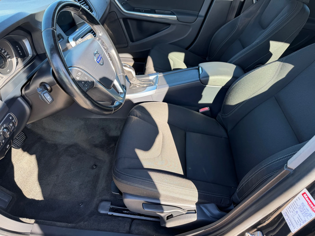 Volvo V40 2.0 D - автомобили, коли, обяви за нови и употребявани 8