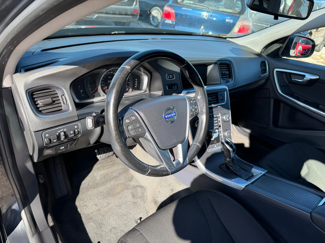 Volvo V40 2.0 D - автомобили, коли, обяви за нови и употребявани 9