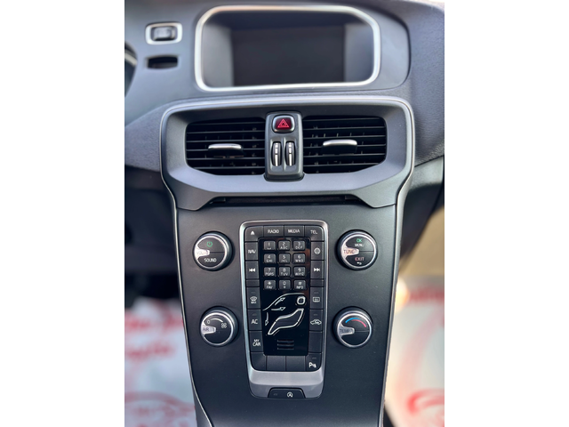 Volvo V40 - автомобили, коли, обяви за нови и употребявани 8