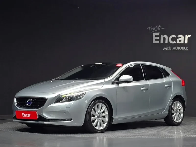 Volvo V40 1.6D - автомобили, коли, обяви за нови и употребявани 0