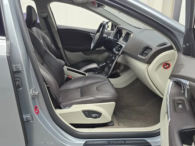 Volvo V40 1.6D - автомобили, коли, обяви за нови и употребявани 10