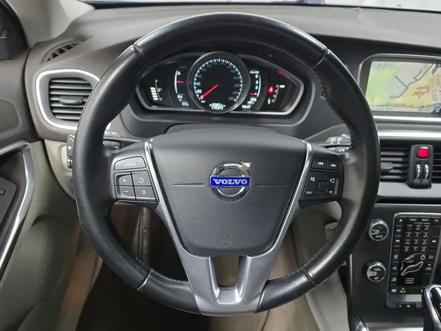 Volvo V40 1.6D - автомобили, коли, обяви за нови и употребявани 12