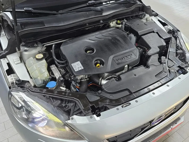 Volvo V40 1.6D - автомобили, коли, обяви за нови и употребявани 5