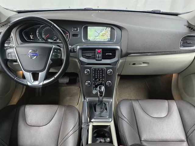 Volvo V40 1.6D - автомобили, коли, обяви за нови и употребявани 6