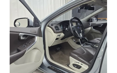 Volvo V40 1.6D - автомобили, коли, обяви за нови и употребявани 9