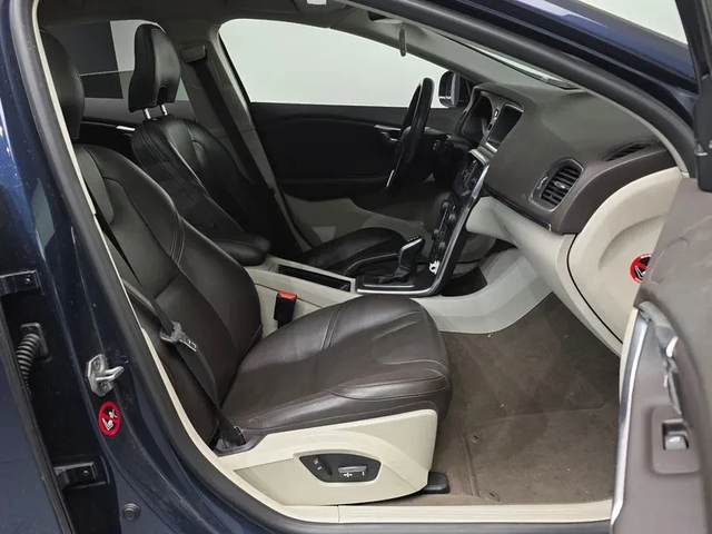 Volvo V40 1.6D - автомобили, коли, обяви за нови и употребявани 10