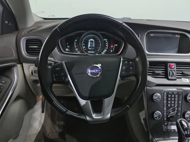 Volvo V40 1.6D - автомобили, коли, обяви за нови и употребявани 12