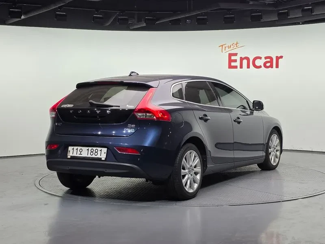 Volvo V40 1.6D - автомобили, коли, обяви за нови и употребявани 1