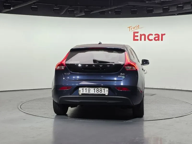 Volvo V40 1.6D - автомобили, коли, обяви за нови и употребявани 3