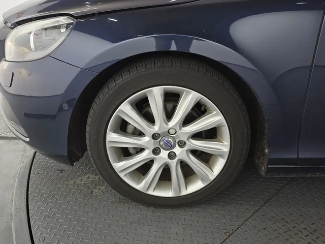 Volvo V40 1.6D - автомобили, коли, обяви за нови и употребявани 4