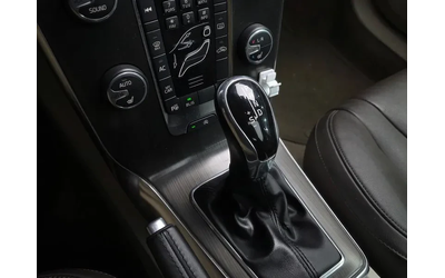 Volvo V40 1.6D - автомобили, коли, обяви за нови и употребявани 8