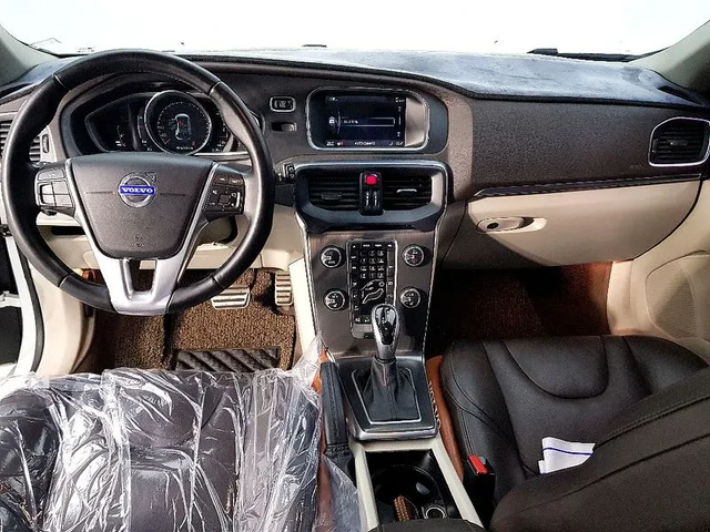 Volvo V40 1.6D - автомобили, коли, обяви за нови и употребявани 4