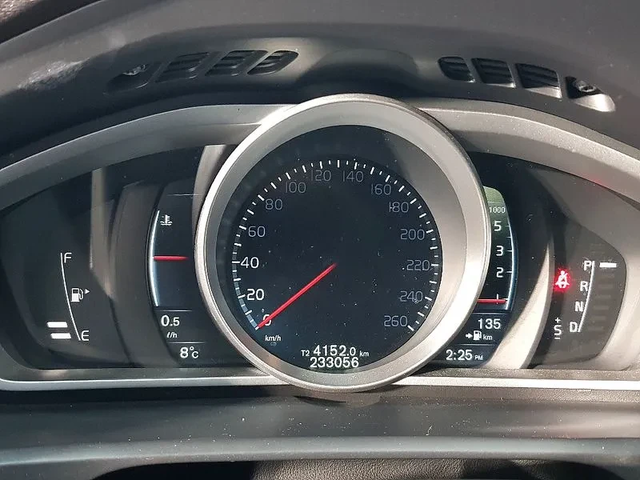 Volvo V40 1.6D - автомобили, коли, обяви за нови и употребявани 6