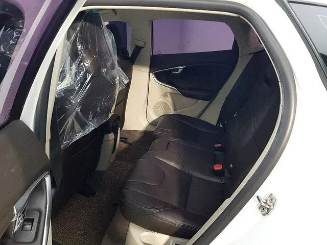 Volvo V40 1.6D - автомобили, коли, обяви за нови и употребявани 8