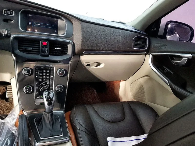 Volvo V40 1.6D - автомобили, коли, обяви за нови и употребявани 9