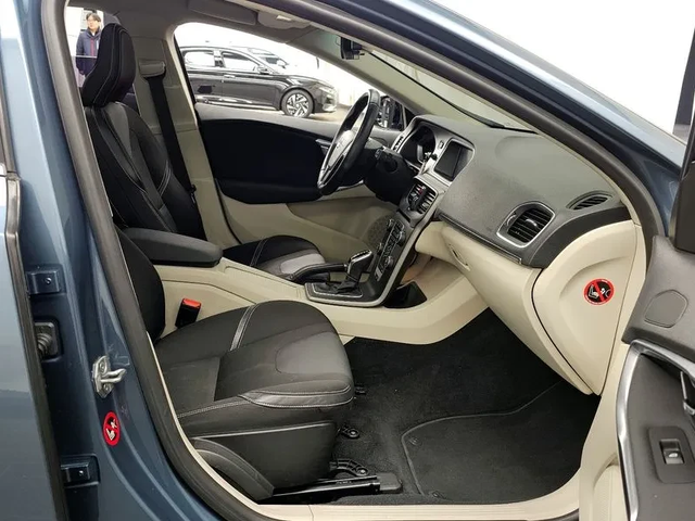 Volvo V40 1.6D - автомобили, коли, обяви за нови и употребявани 10