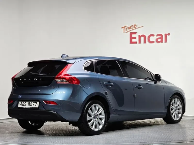 Volvo V40 1.6D - автомобили, коли, обяви за нови и употребявани 1