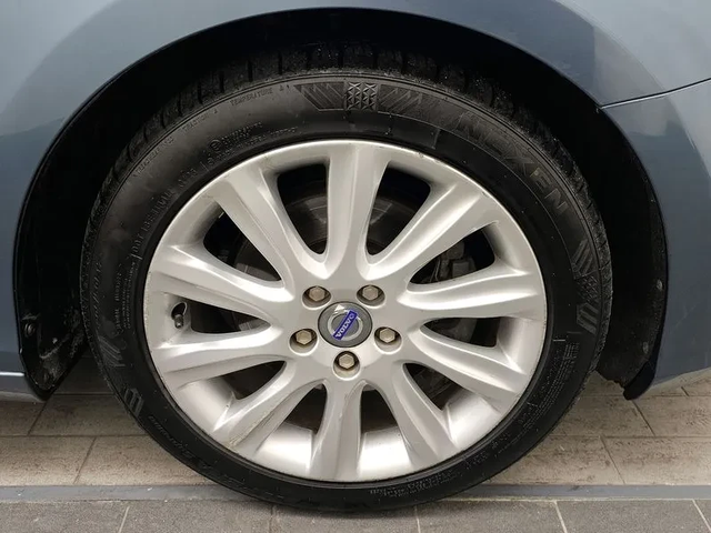 Volvo V40 1.6D - автомобили, коли, обяви за нови и употребявани 4