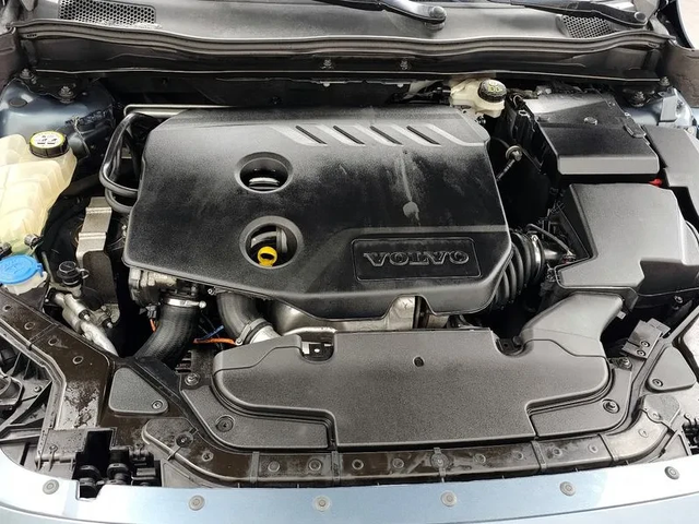 Volvo V40 1.6D - автомобили, коли, обяви за нови и употребявани 5