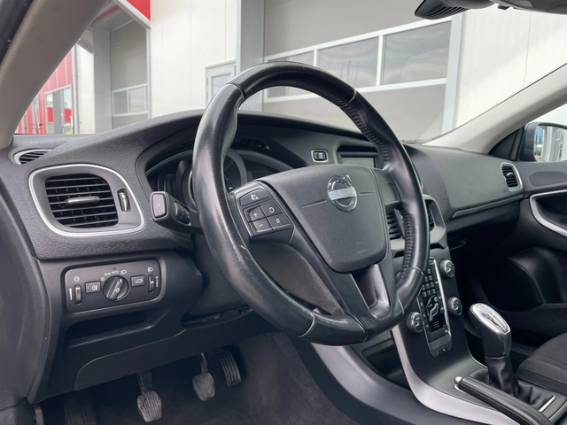 Volvo V40 Реален пробег - автомобили, коли, обяви за нови и употребявани 8
