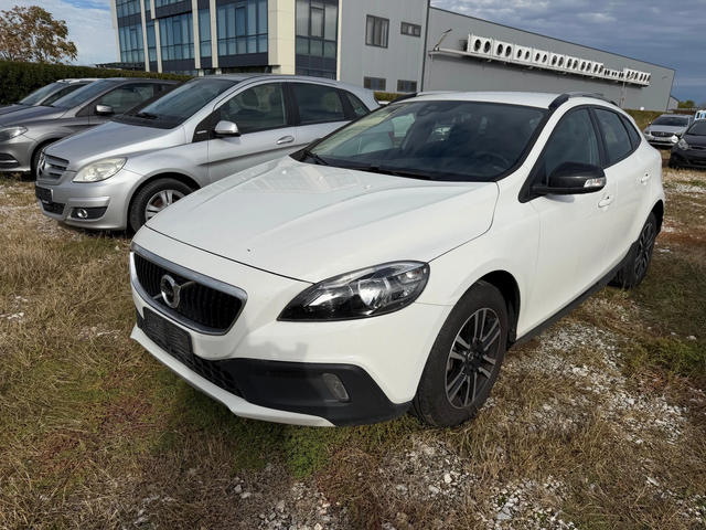 Volvo V40 Cross Country 2.0 D - автомобили, коли, обяви за нови и употребявани 0